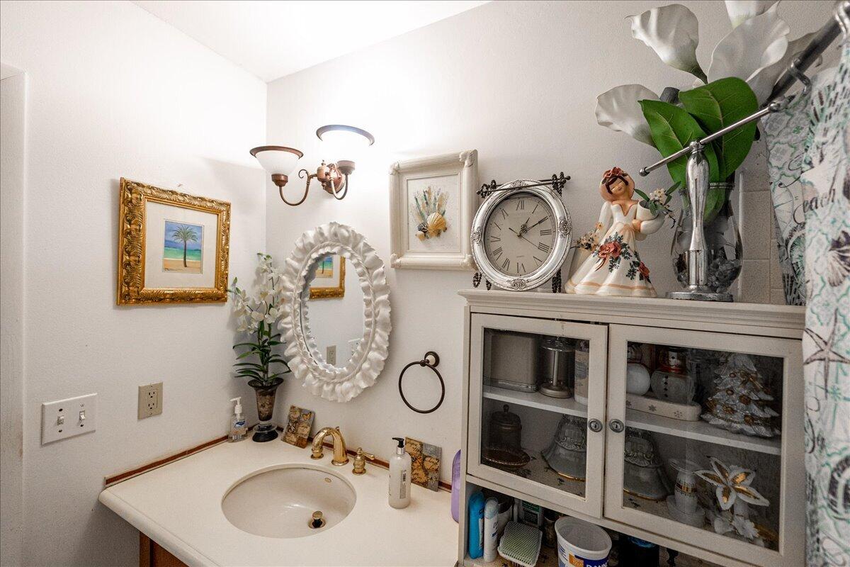 TWIN LAKES SOUTH & TOWN VILLAS CONDO - Residential