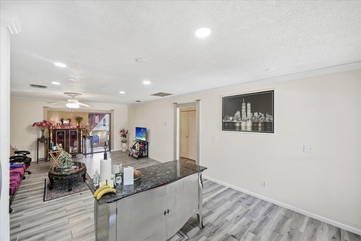 TWIN LAKES SOUTH & TOWN VILLAS CONDO - Residential