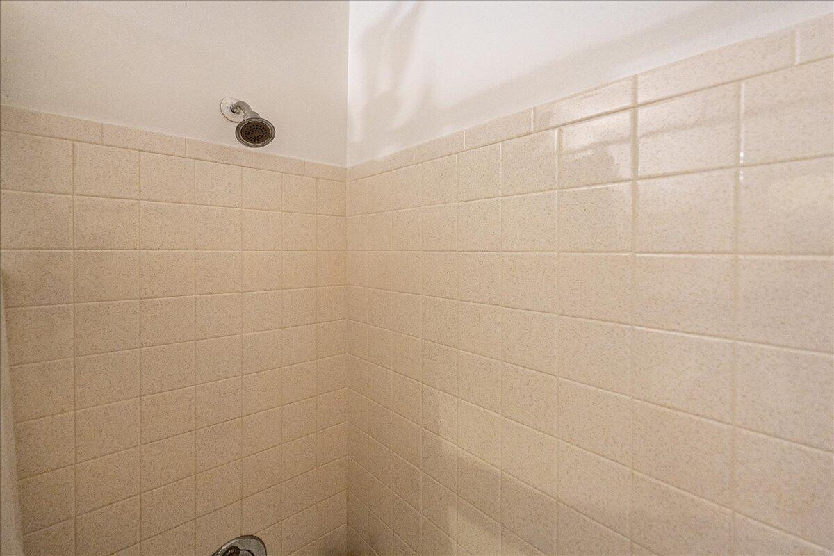 TWIN LAKES SOUTH & TOWN VILLAS CONDO - Residential