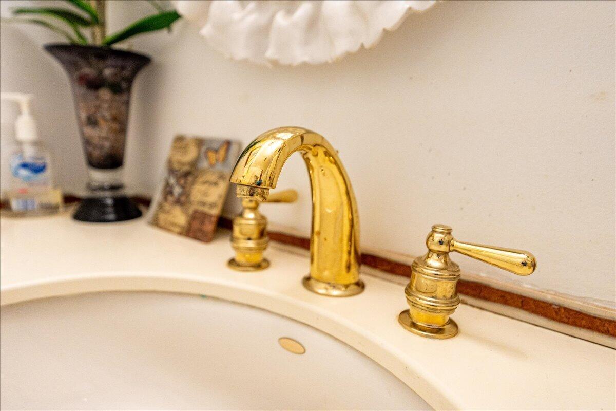 TWIN LAKES SOUTH & TOWN VILLAS CONDO - Residential