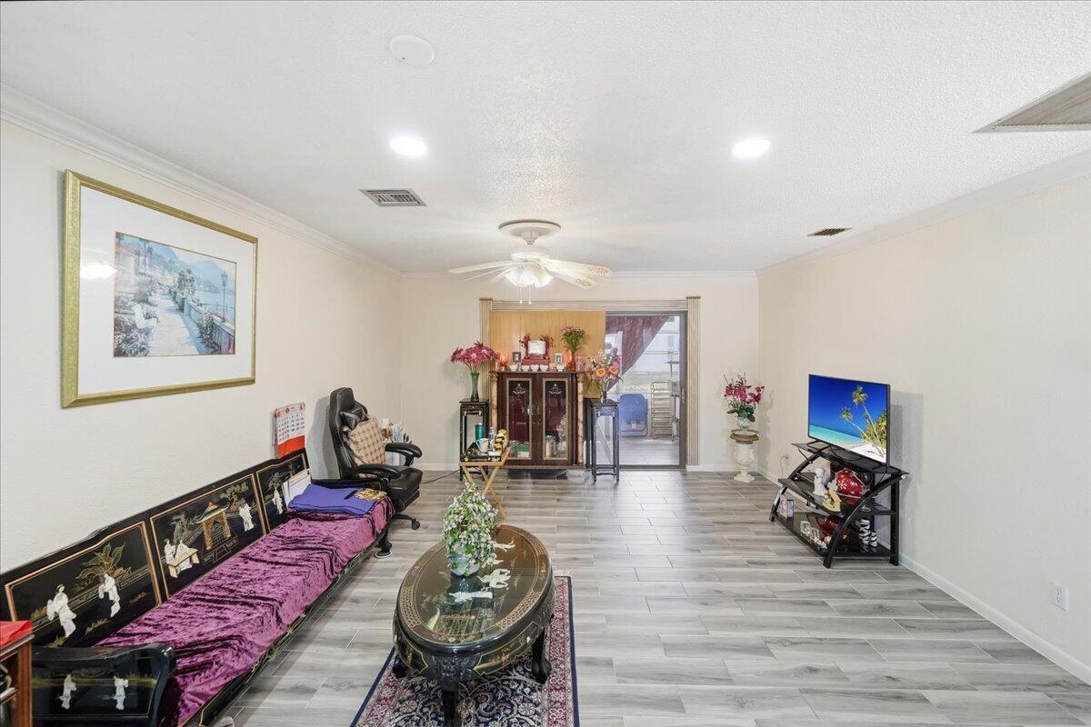 TWIN LAKES SOUTH & TOWN VILLAS CONDO - Residential