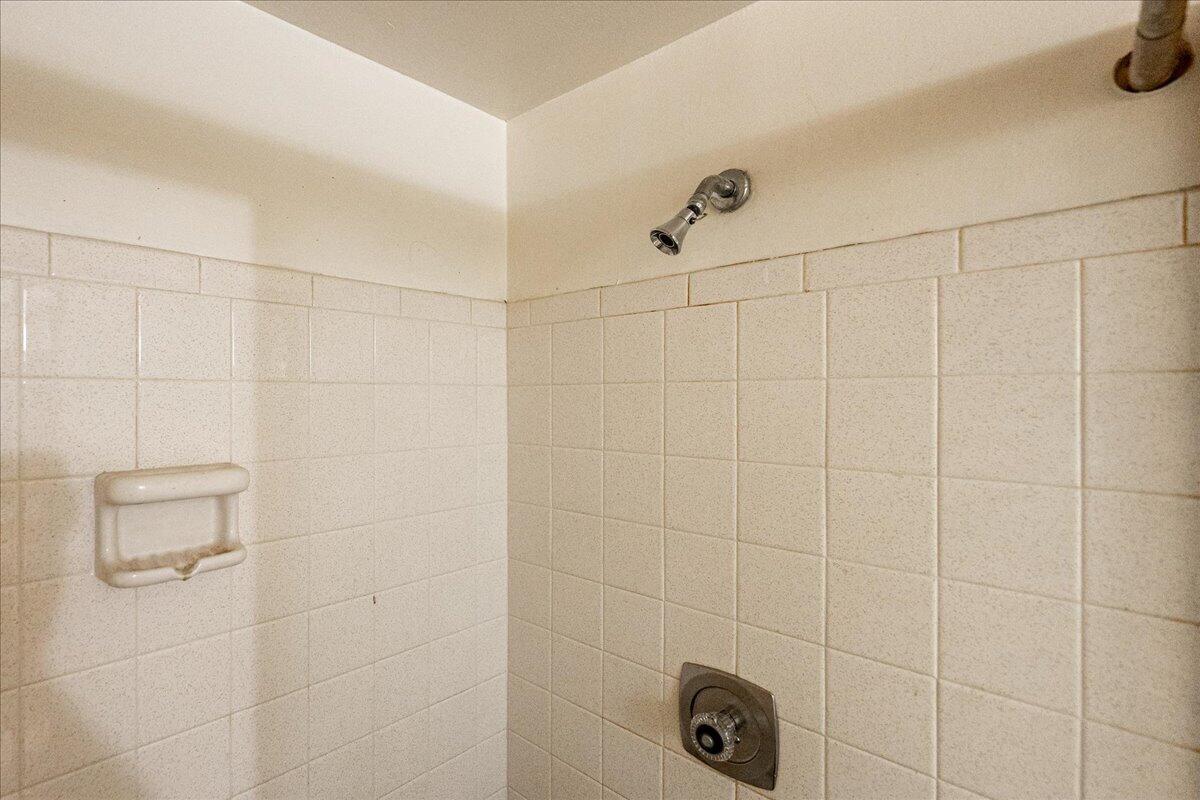 TWIN LAKES SOUTH & TOWN VILLAS CONDO - Residential