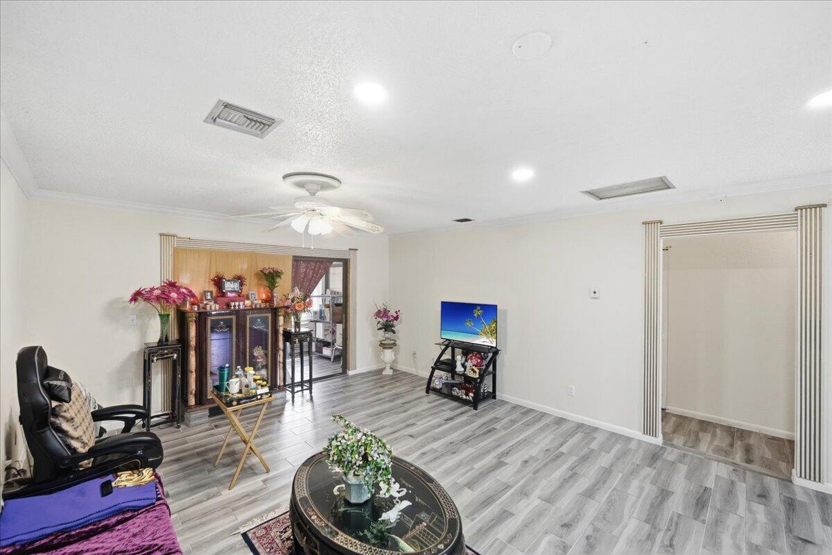 TWIN LAKES SOUTH & TOWN VILLAS CONDO - Residential