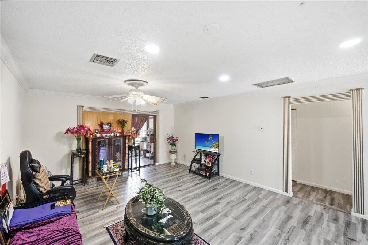 TWIN LAKES SOUTH & TOWN VILLAS CONDO - Residential