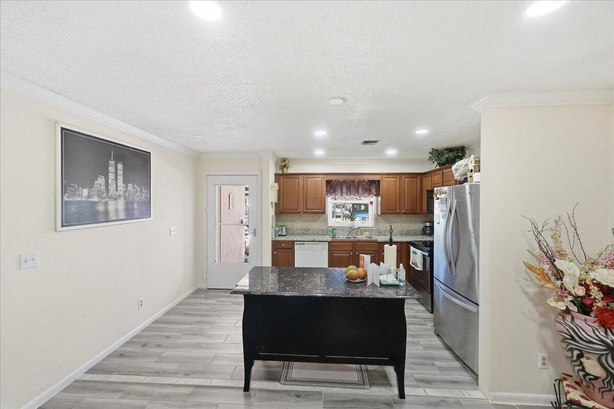 TWIN LAKES SOUTH & TOWN VILLAS CONDO - Residential