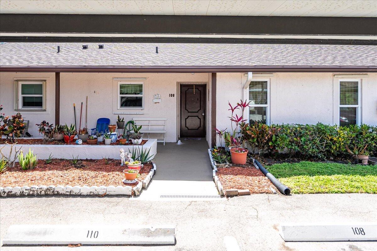 TWIN LAKES SOUTH & TOWN VILLAS CONDO - Residential