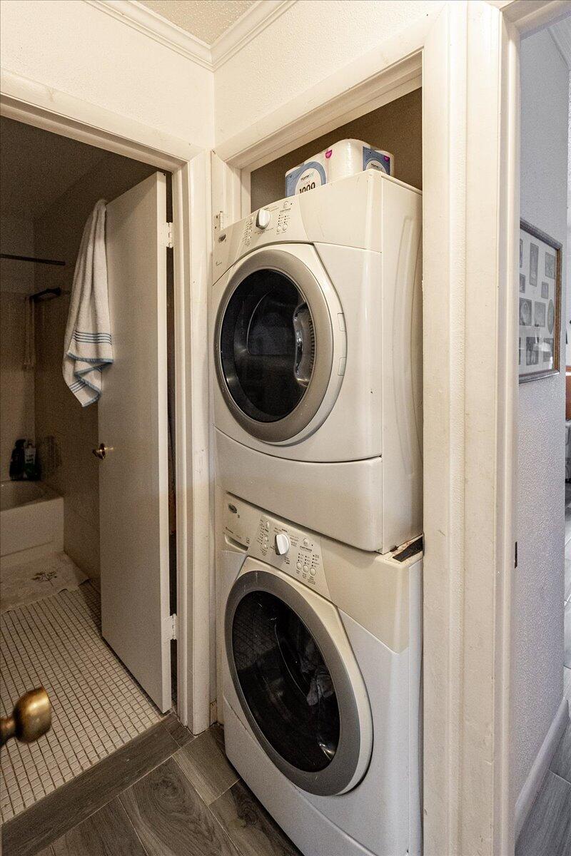 TWIN LAKES SOUTH & TOWN VILLAS CONDO - Residential