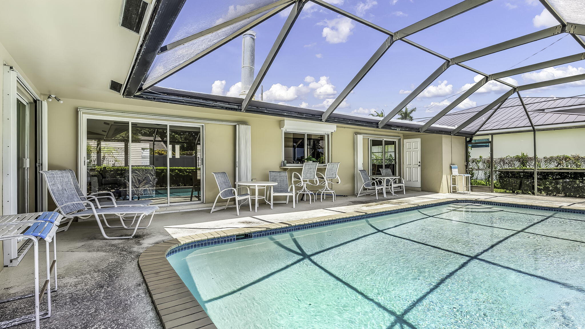 2610 NE 40TH Court