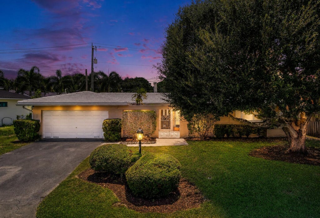 Photo of 2610 NE 40TH Court, Fort Lauderdale, FL 33308 (MLS # B26065236)