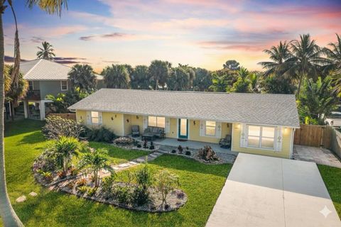 Photo of 1805 Plover Avenue, Fort Pierce, FL 34949 (MLS # R11149191)