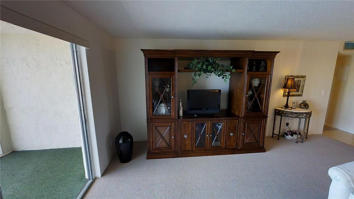 MEADOWBROOK LAKES VIEW - Residential Lease