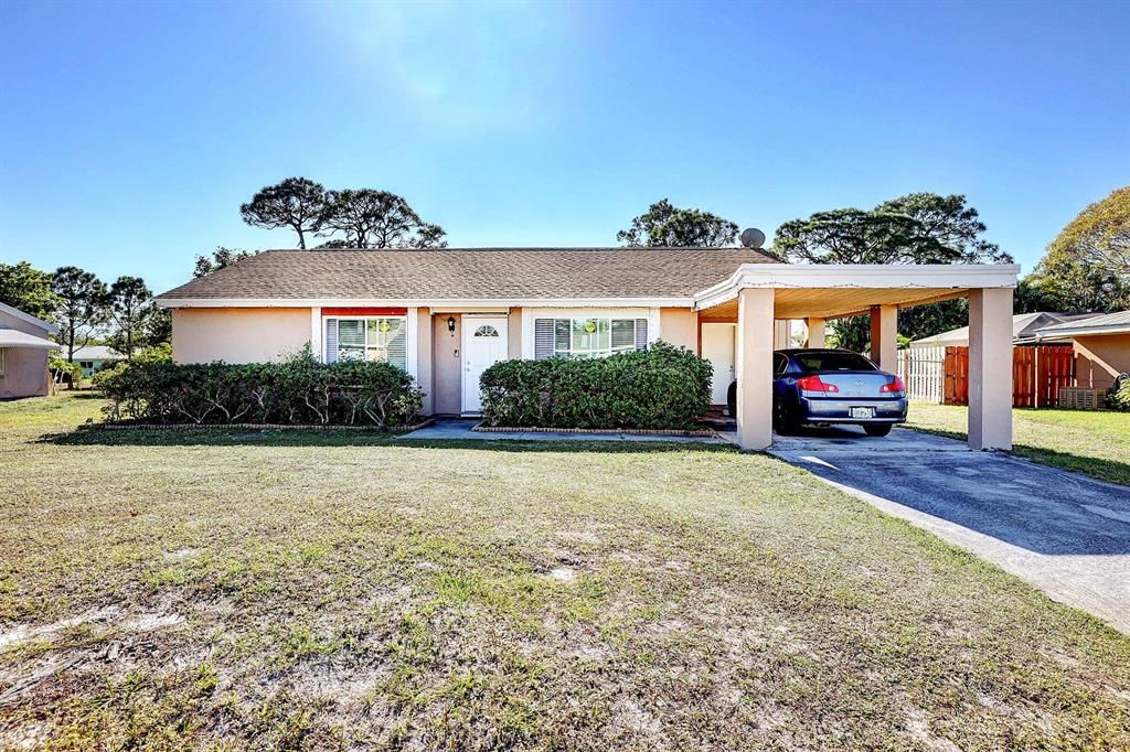 Photo of 1342 SE Roanoke Street, Port Saint Lucie, FL 34952 (MLS # R10771061)
