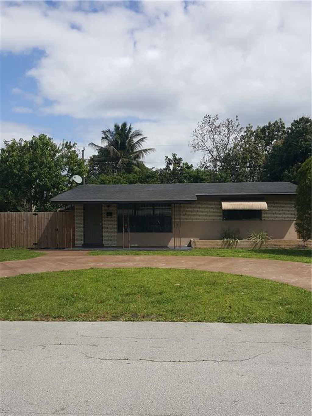 Photo of 2507 HAVANA DR, Miramar, FL 33023 (MLS # F10274693)