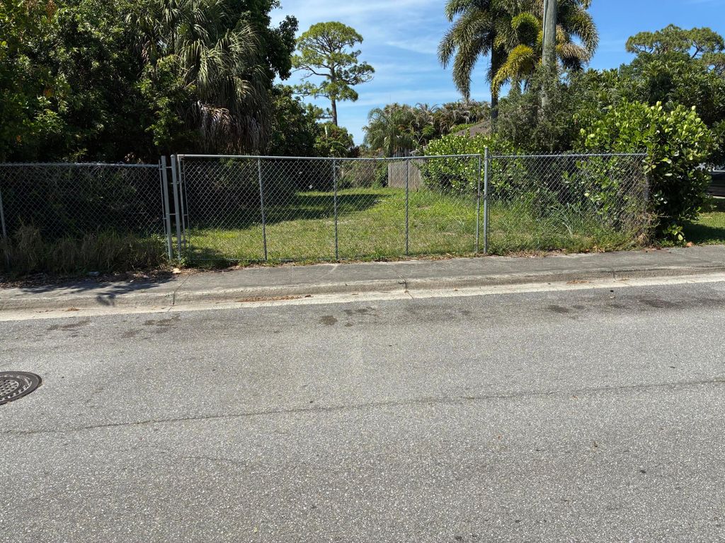 Photo of 6755 1st Street, Jupiter, FL 33458 (MLS # B26026518)