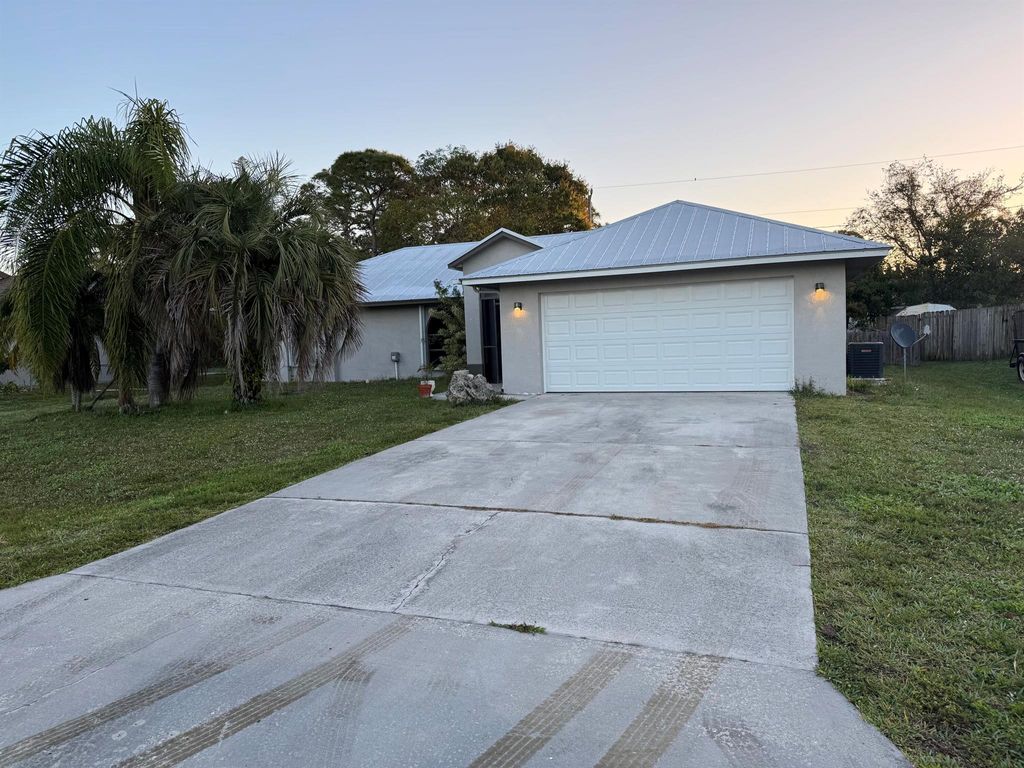 Photo of 2325 SE Beechwood Terrace, Port Saint Lucie, FL 34953 (MLS # R11061481)