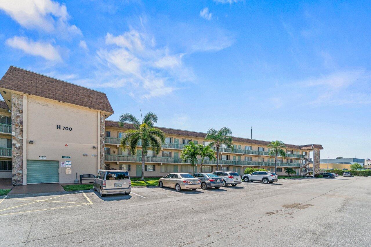 View photos, virtual tours, details... 700 Village Green Court 319