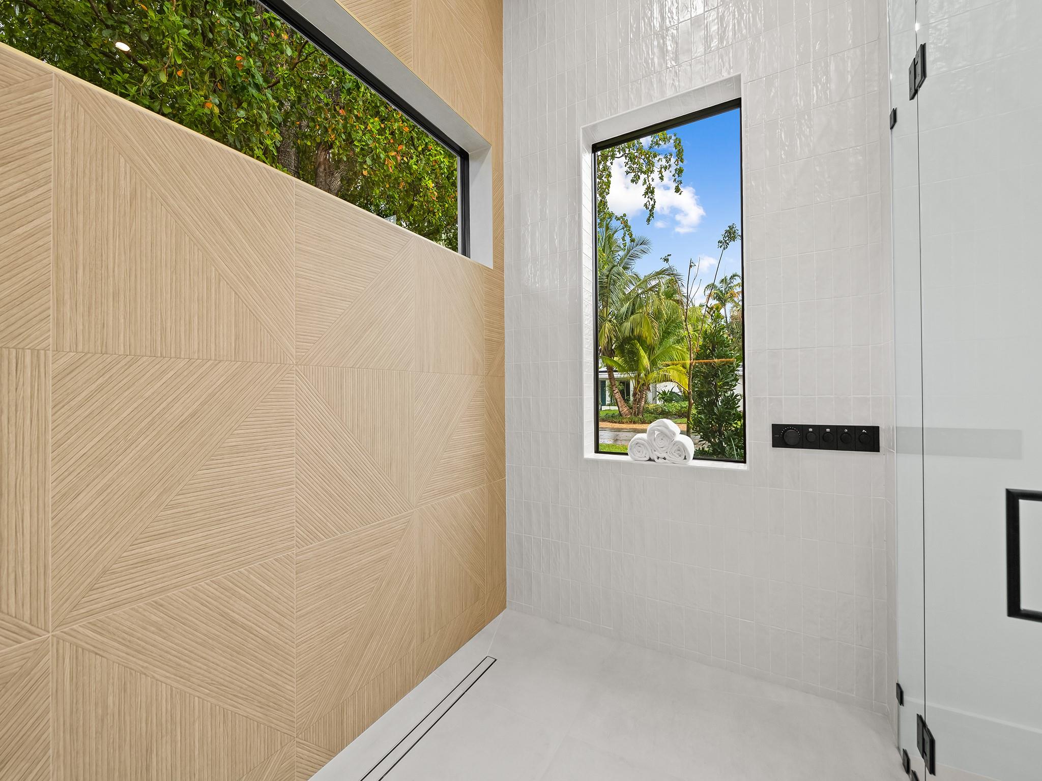 Poinsettia Heights - Residential