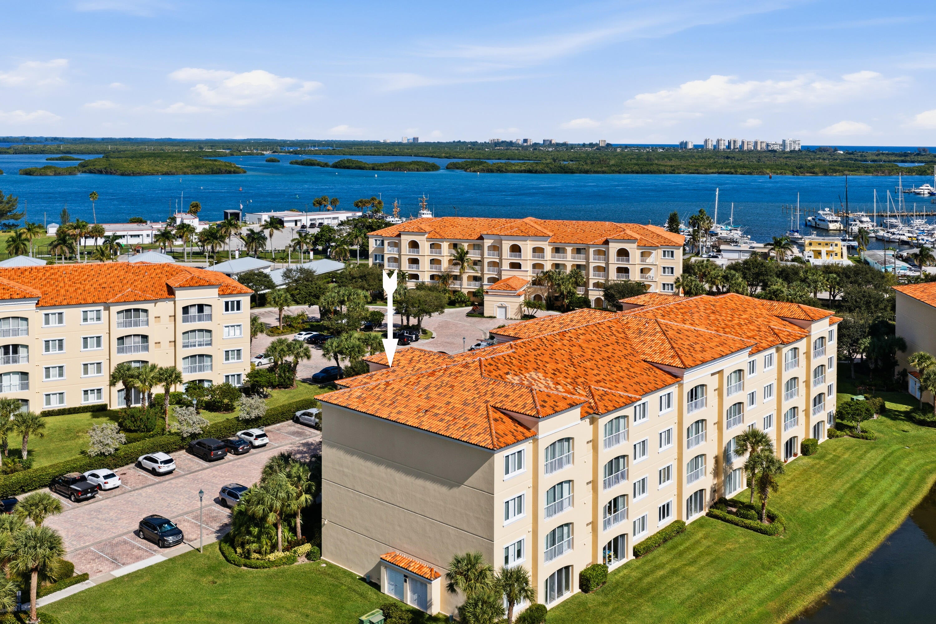 1 Harbour Isle Drive E PH04