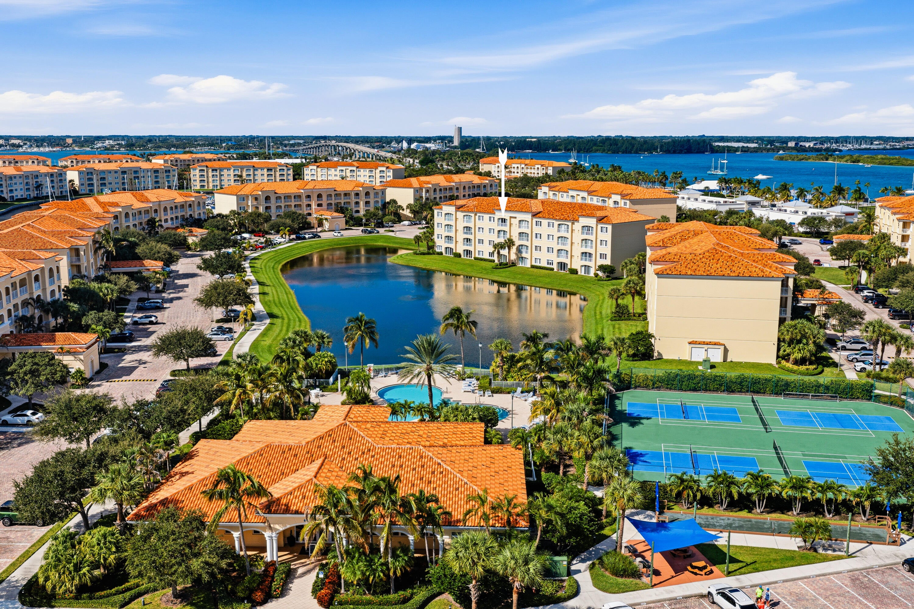 1 Harbour Isle Drive E PH04