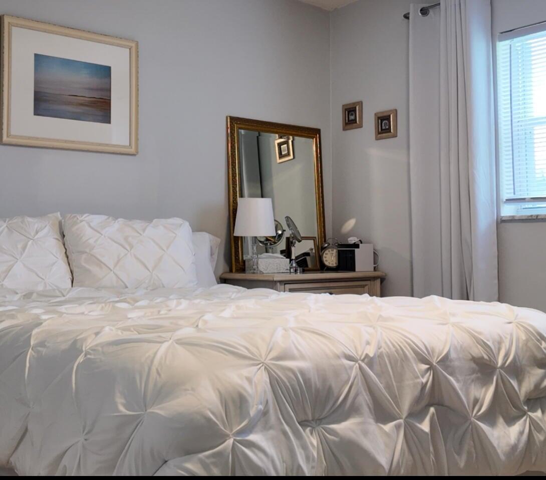 View photos, virtual tours, details... 904 SW 5th Avenue