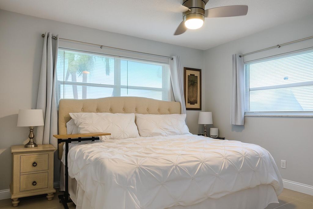 Photo of 904 SW 5th Avenue, Boynton Beach, FL 33426 (MLS # R11132374)