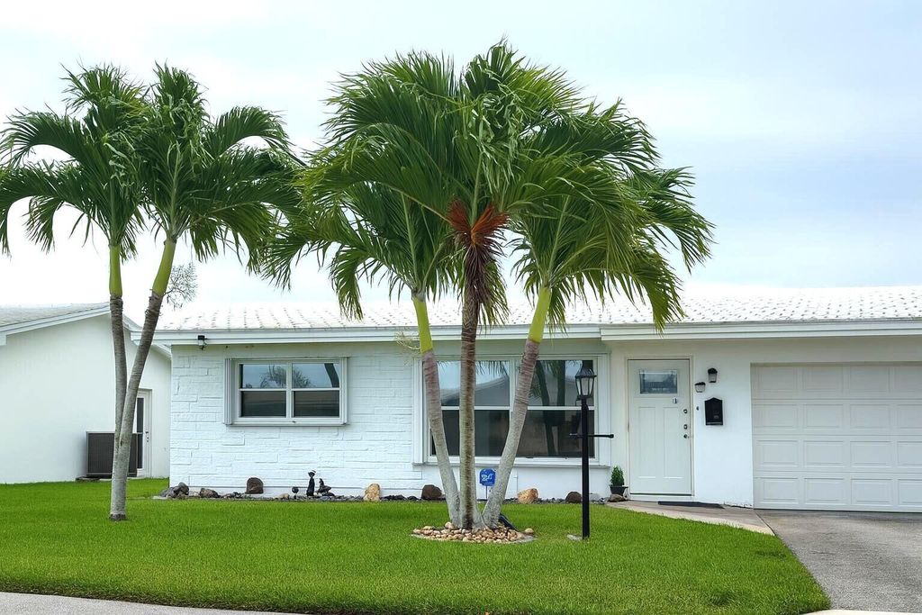 Photo of 904 SW 5th Avenue, Boynton Beach, FL 33426 (MLS # R11132374)