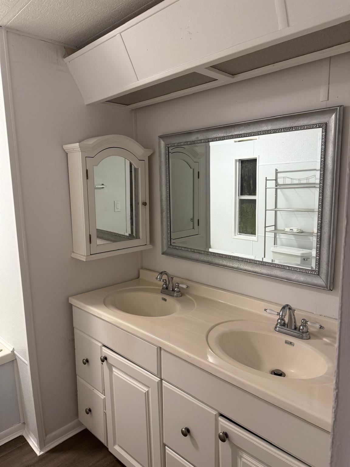 WATERGATE - Residential Lease