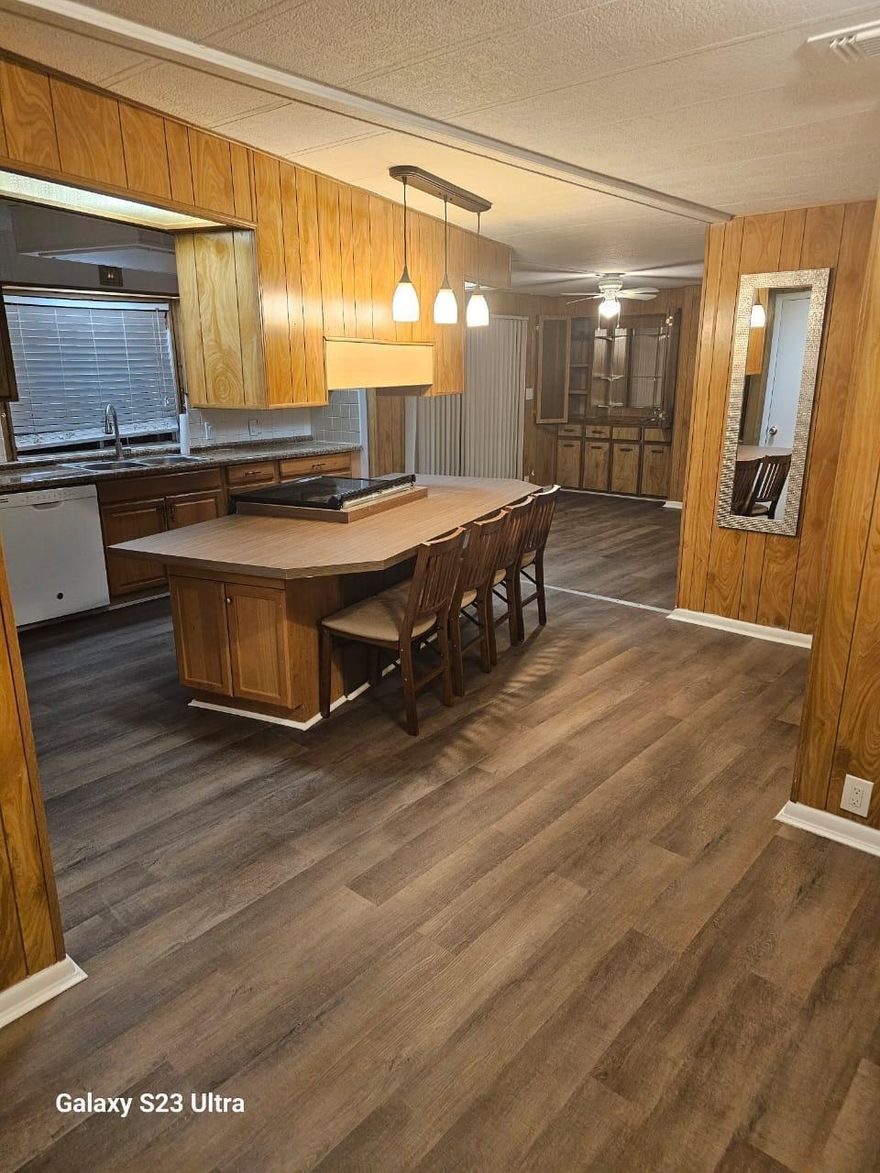 Spacious Mobile Home in West Boca Raton (33428)Available for long-term rental -- a large, comfortable mobile home with 4 bedrooms and 2 bathrooms.✅ Big private lot✅ Two storage sheds✅ Parking for large work vehicles (trucks, pickups, GMCs, etc.)✅ Convenient location close to shops and main roads✅ Perfect for a family or working professionals in construction, landscaping, or service jobs🐶 Pets allowed📅 Move-in ready