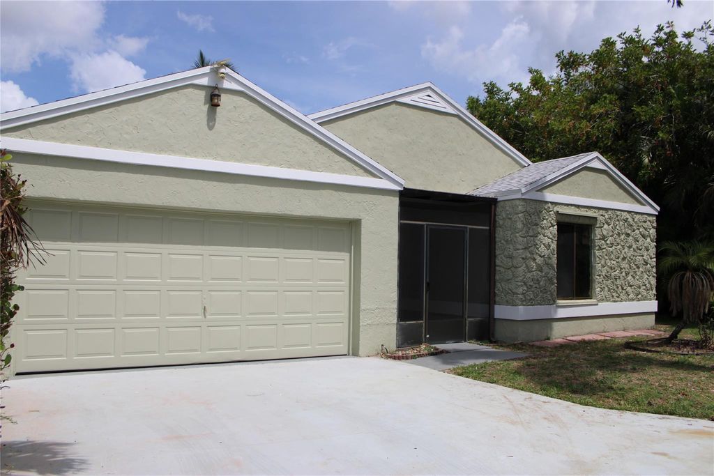 Photo of 9 Beckley Place, Boynton Beach, FL 33426 (MLS # F10522878)