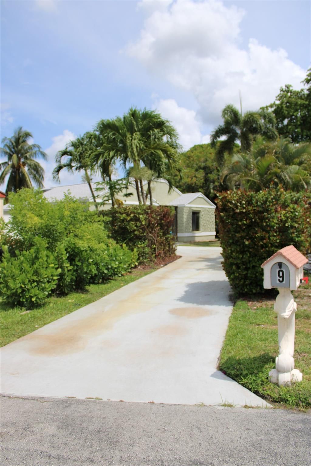 Photo of 9 Beckley Place, Boynton Beach, FL 33426 (MLS # F10522878)