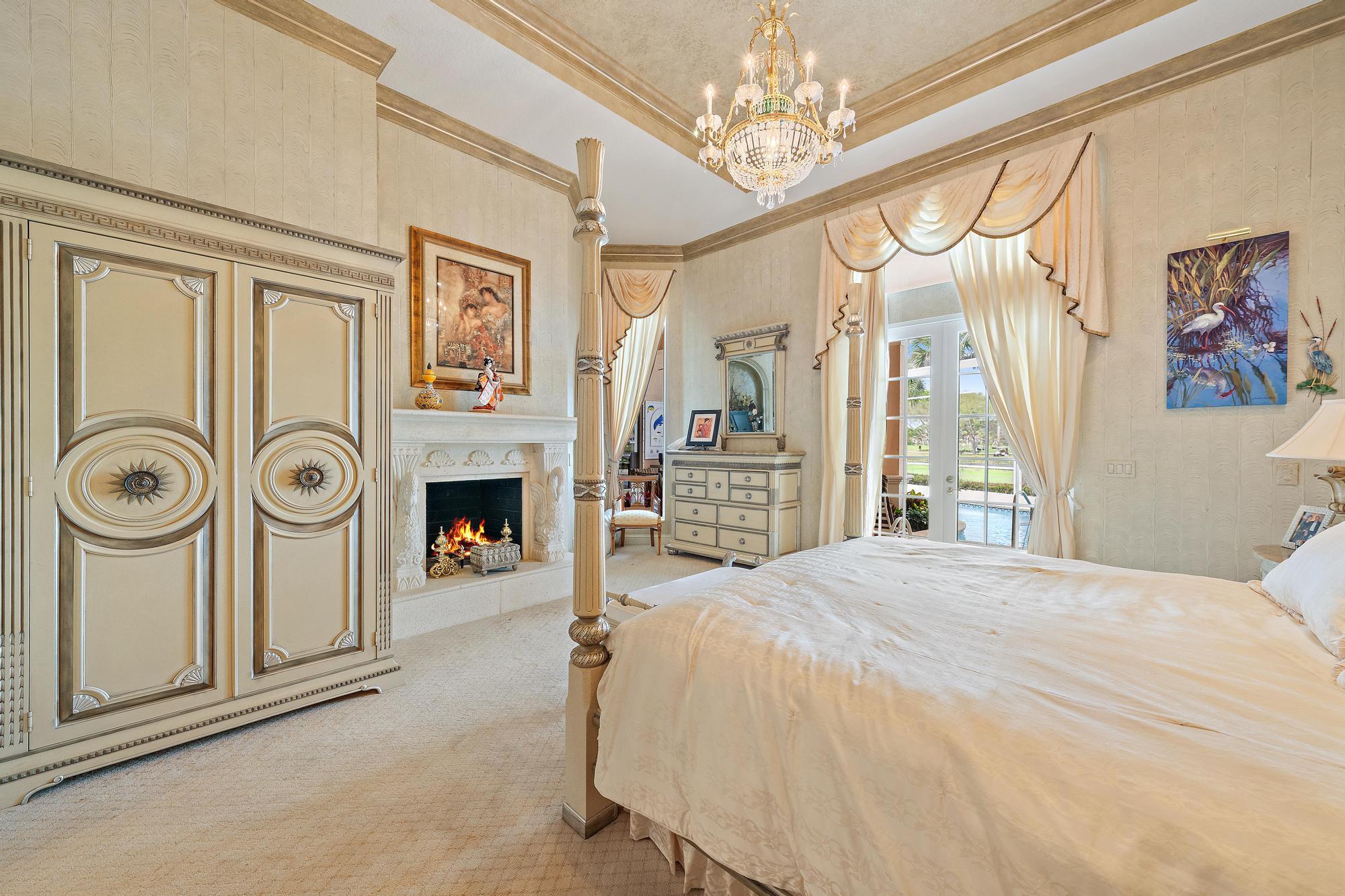 IBIS GOLF AND COUNTRY CLUB  - Herongate - Residential