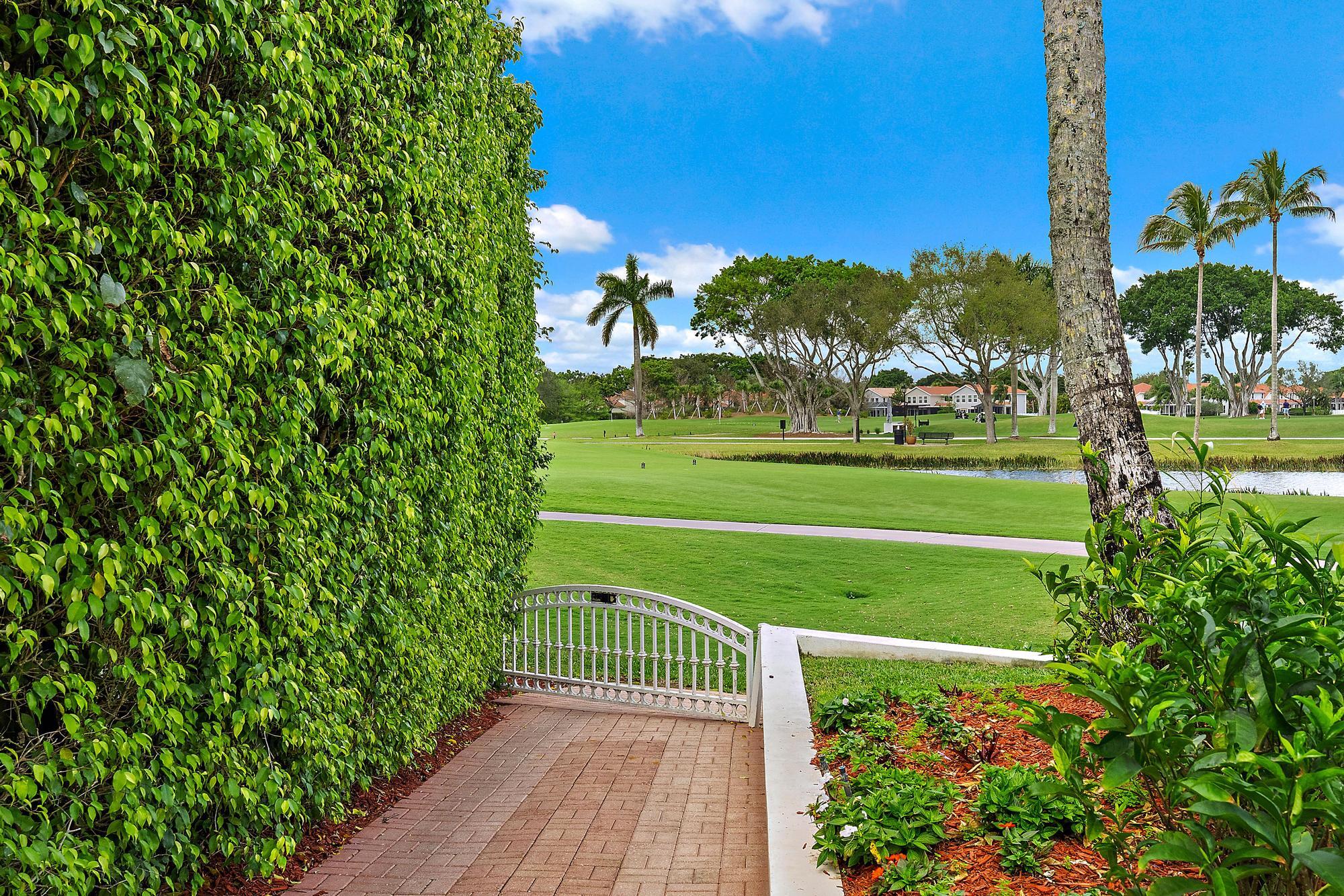 IBIS GOLF AND COUNTRY CLUB  - Herongate - Residential