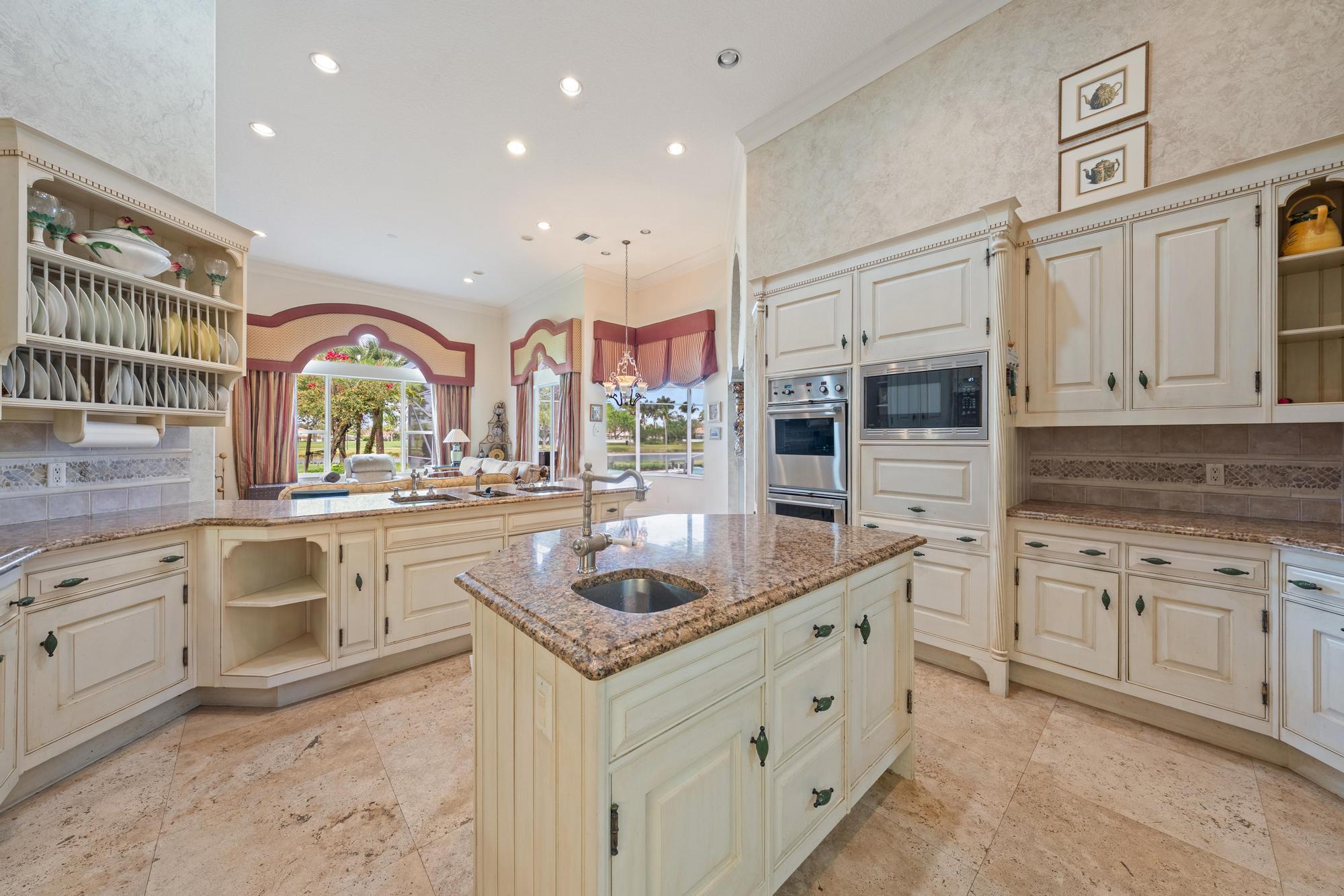 IBIS GOLF AND COUNTRY CLUB  - Herongate - Residential