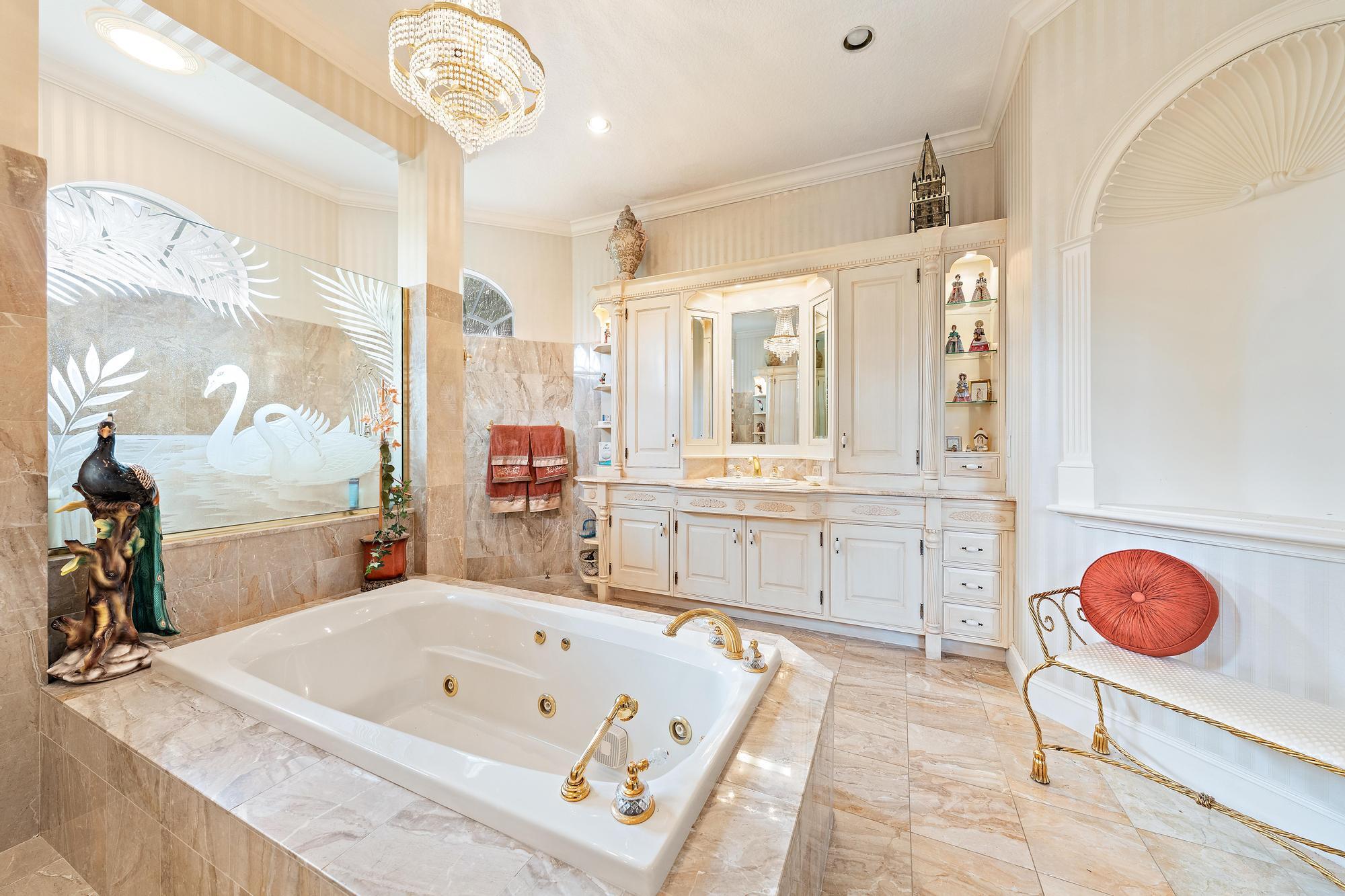 IBIS GOLF AND COUNTRY CLUB  - Herongate - Residential