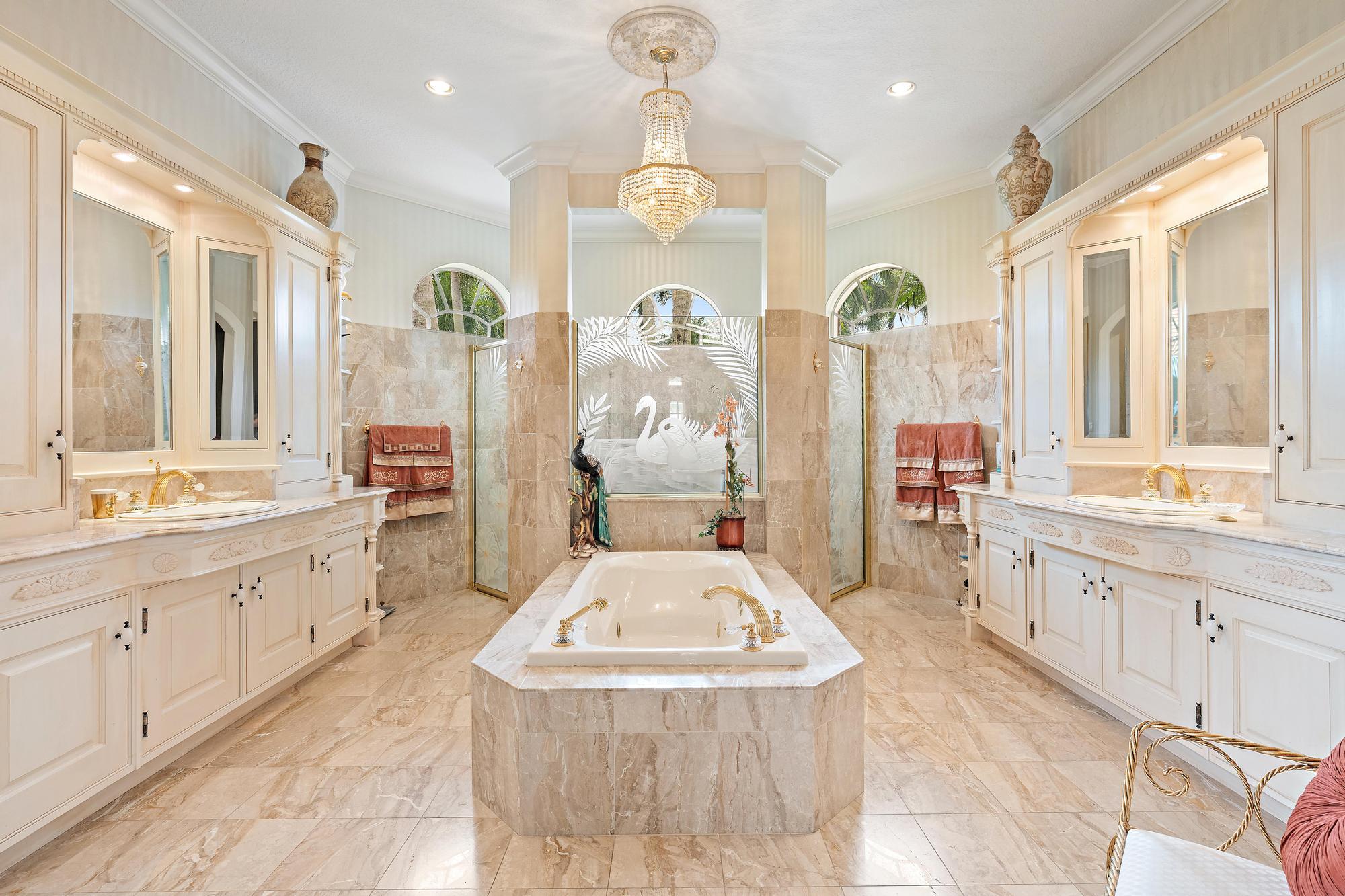 IBIS GOLF AND COUNTRY CLUB  - Herongate - Residential