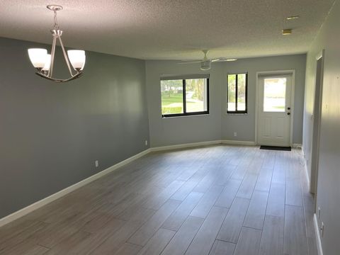 Condominium in Lake Worth FL 3138 Via Poinciana 7.jpg