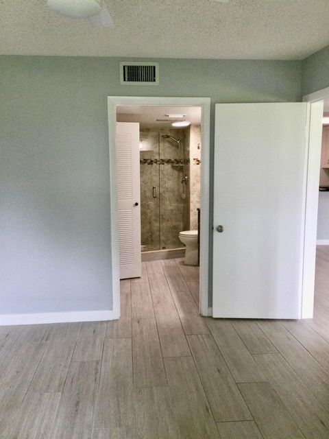 Condominium in Lake Worth FL 3138 Via Poinciana 9.jpg