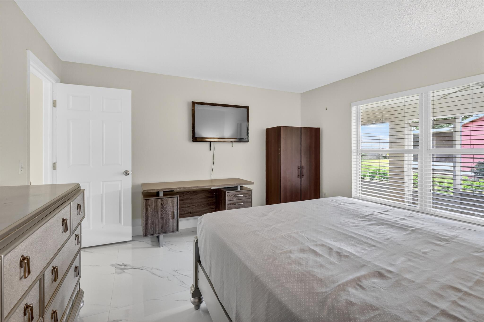 PORT ST LUCIE SECTION 7 - Residential Lease