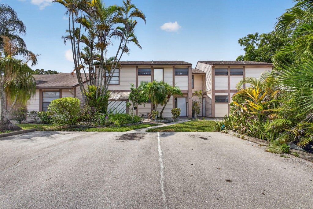 Photo of 110 SHERWOOD Circle #4C, Jupiter, FL 33458 (MLS # B26059912)
