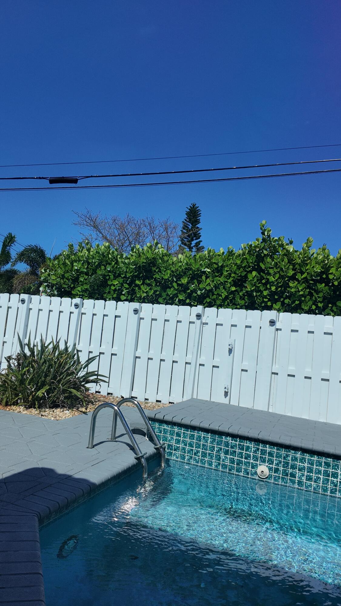 NORTHRIDGE - Residential