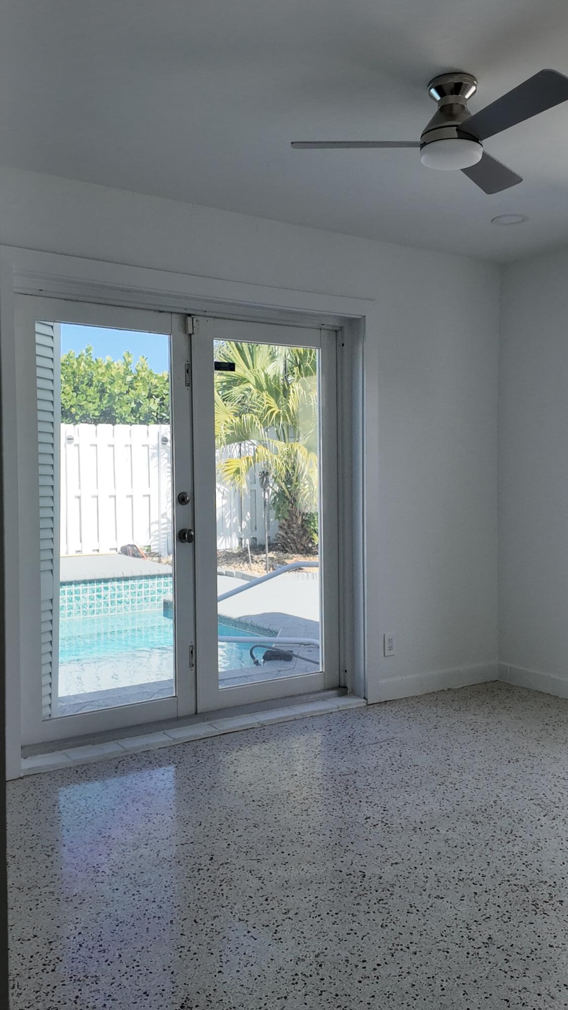 NORTHRIDGE - Residential