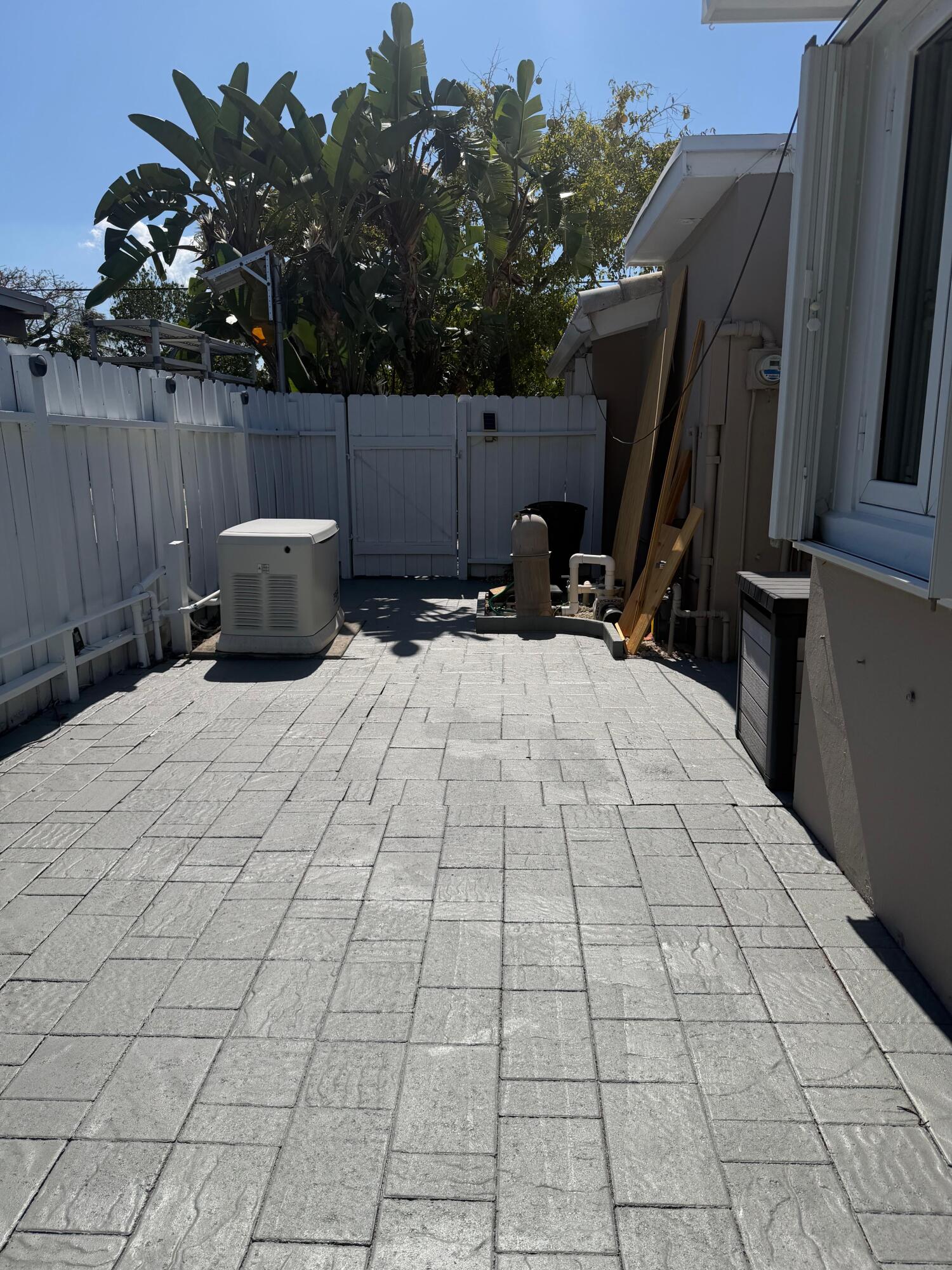 NORTHRIDGE - Residential