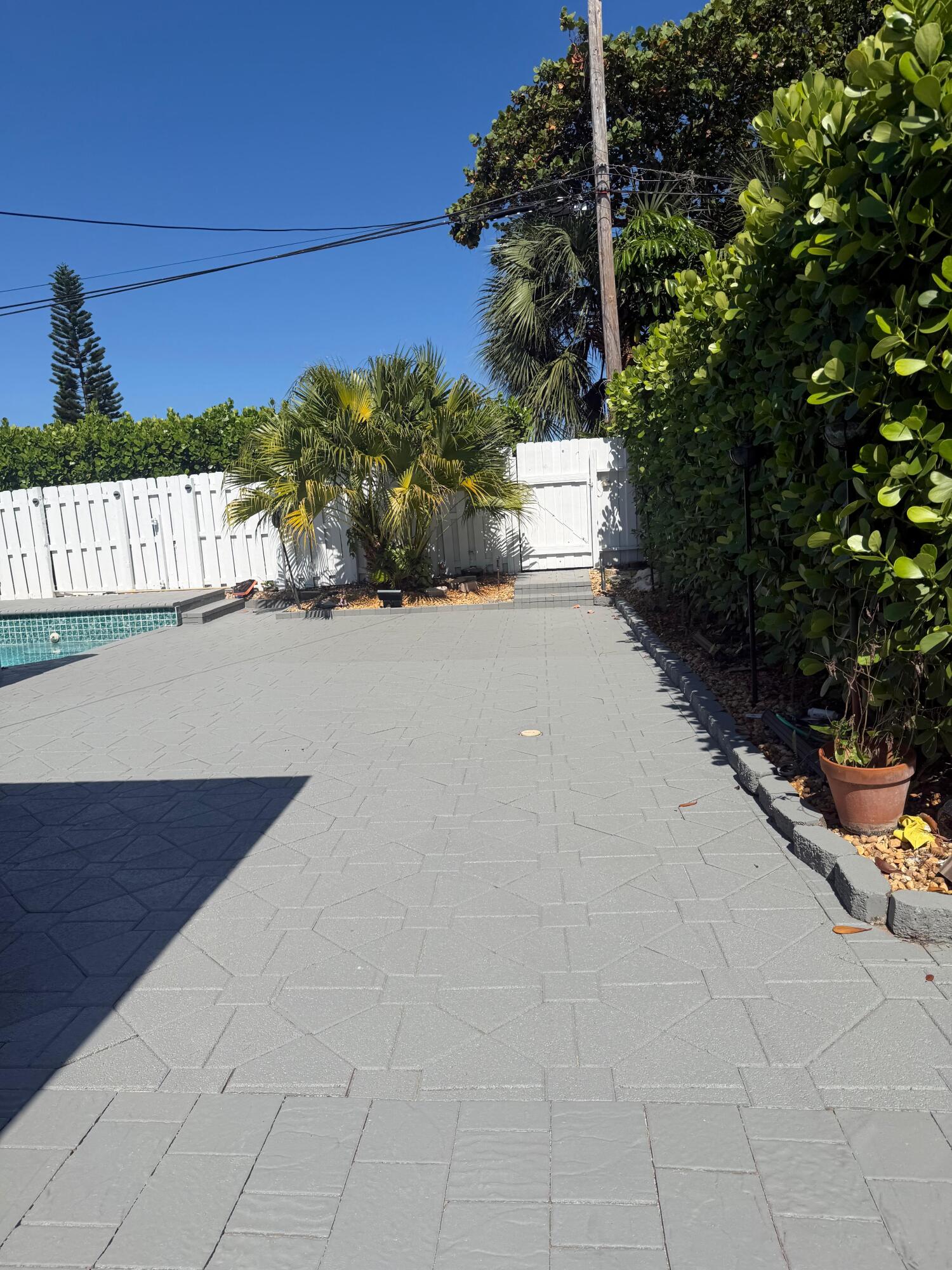 NORTHRIDGE - Residential