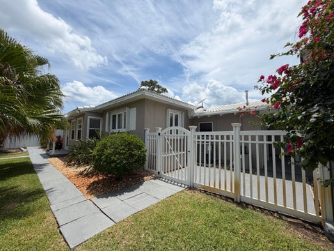 Tiny photo for 204 S Seacrest Circle, Delray Beach, FL 33444 (MLS # B26017259)