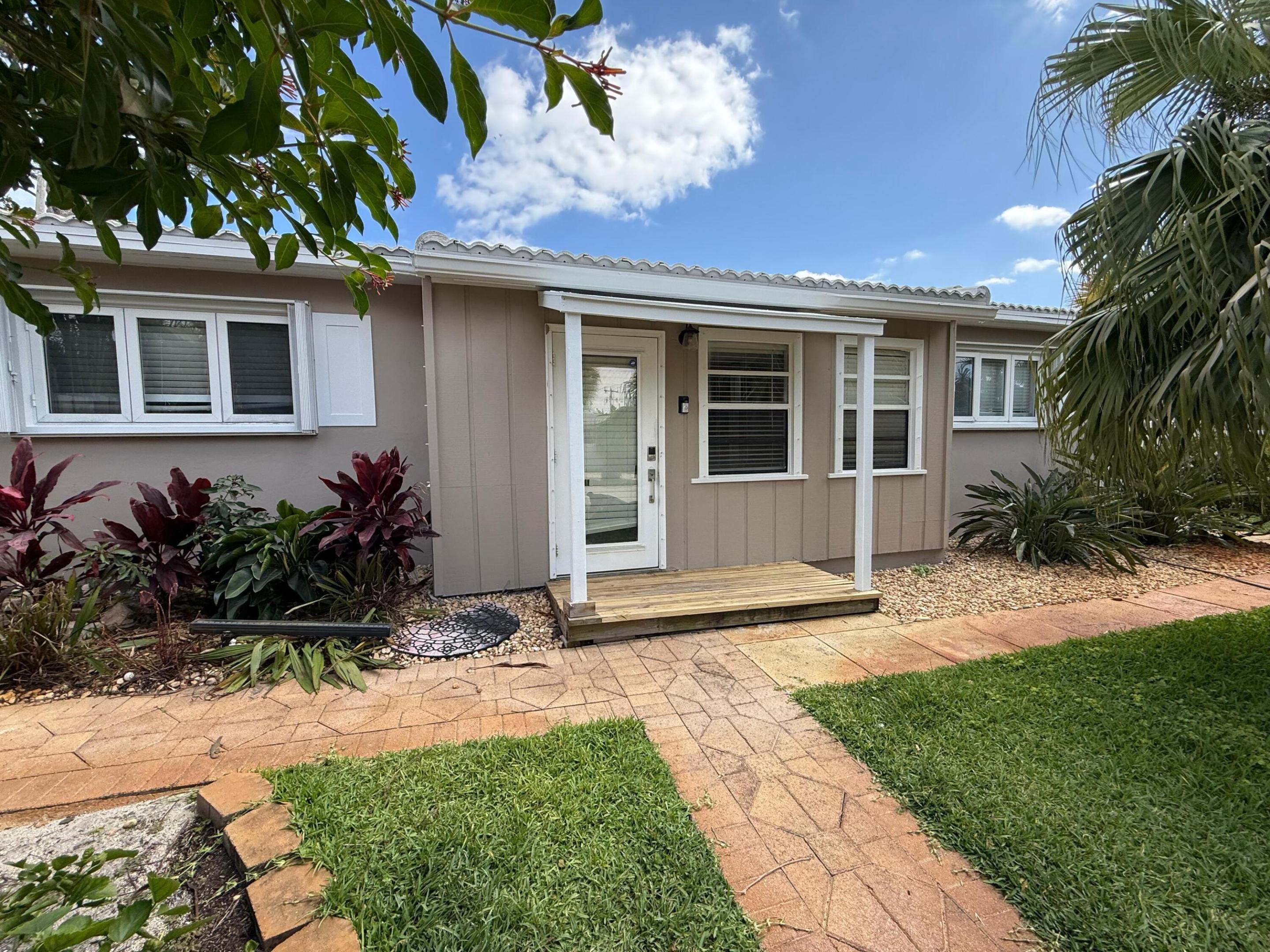 204 S Seacrest Circle