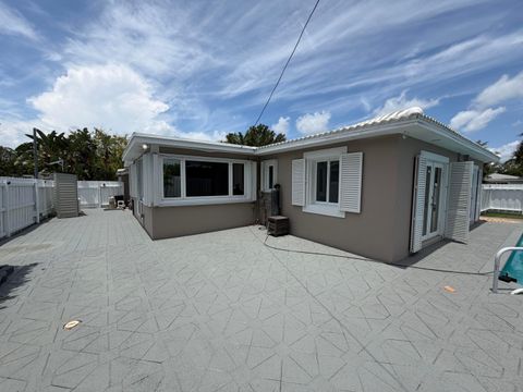 Tiny photo for 204 S Seacrest Circle, Delray Beach, FL 33444 (MLS # B26017259)