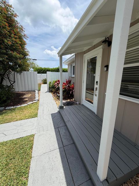 Tiny photo for 204 S Seacrest Circle, Delray Beach, FL 33444 (MLS # B26017259)