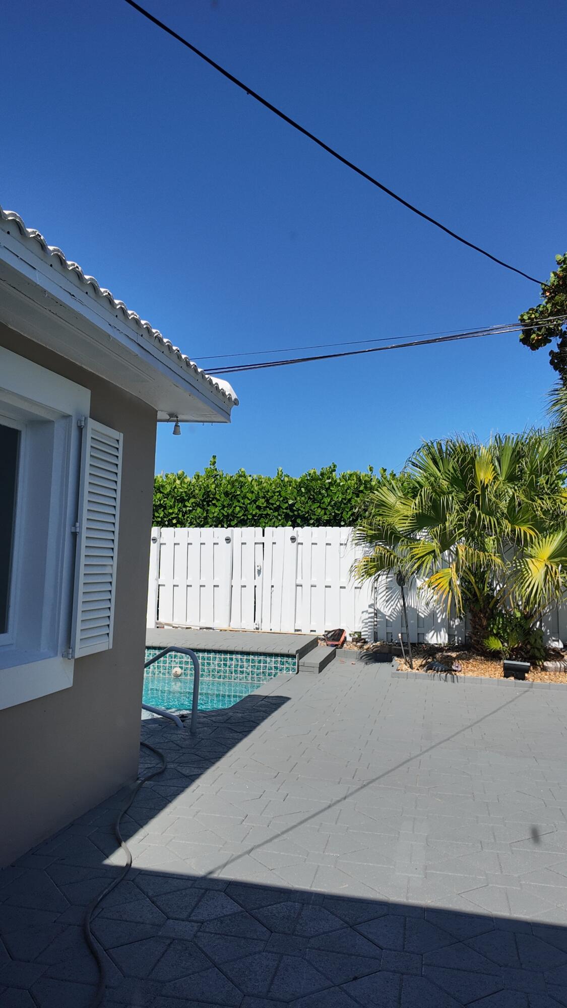 NORTHRIDGE - Residential