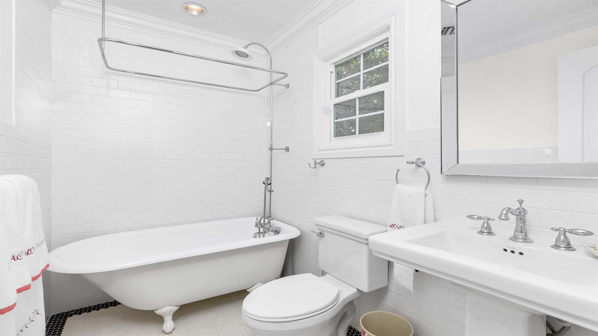 GULFSTREAM PROPERTIES - Residential