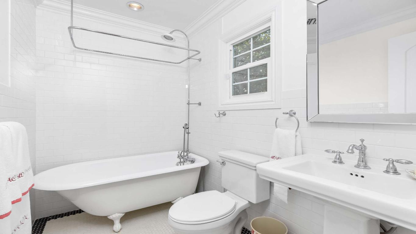 GULFSTREAM PROPERTIES - Residential